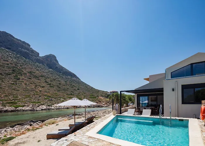 Amina Вилла Ханья